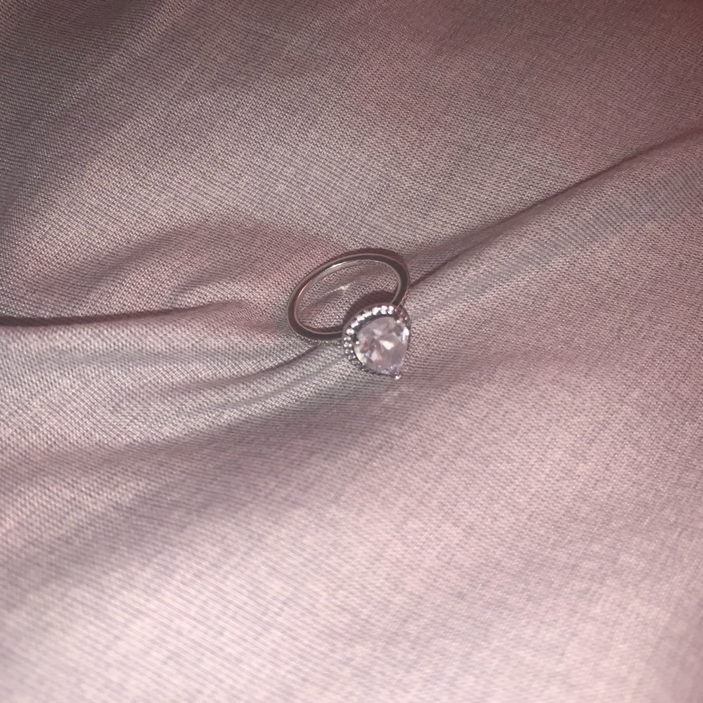 Teardrop pandora ring